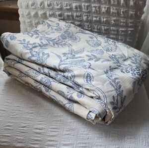 Floral Bkue And White 2 Panel Curtains